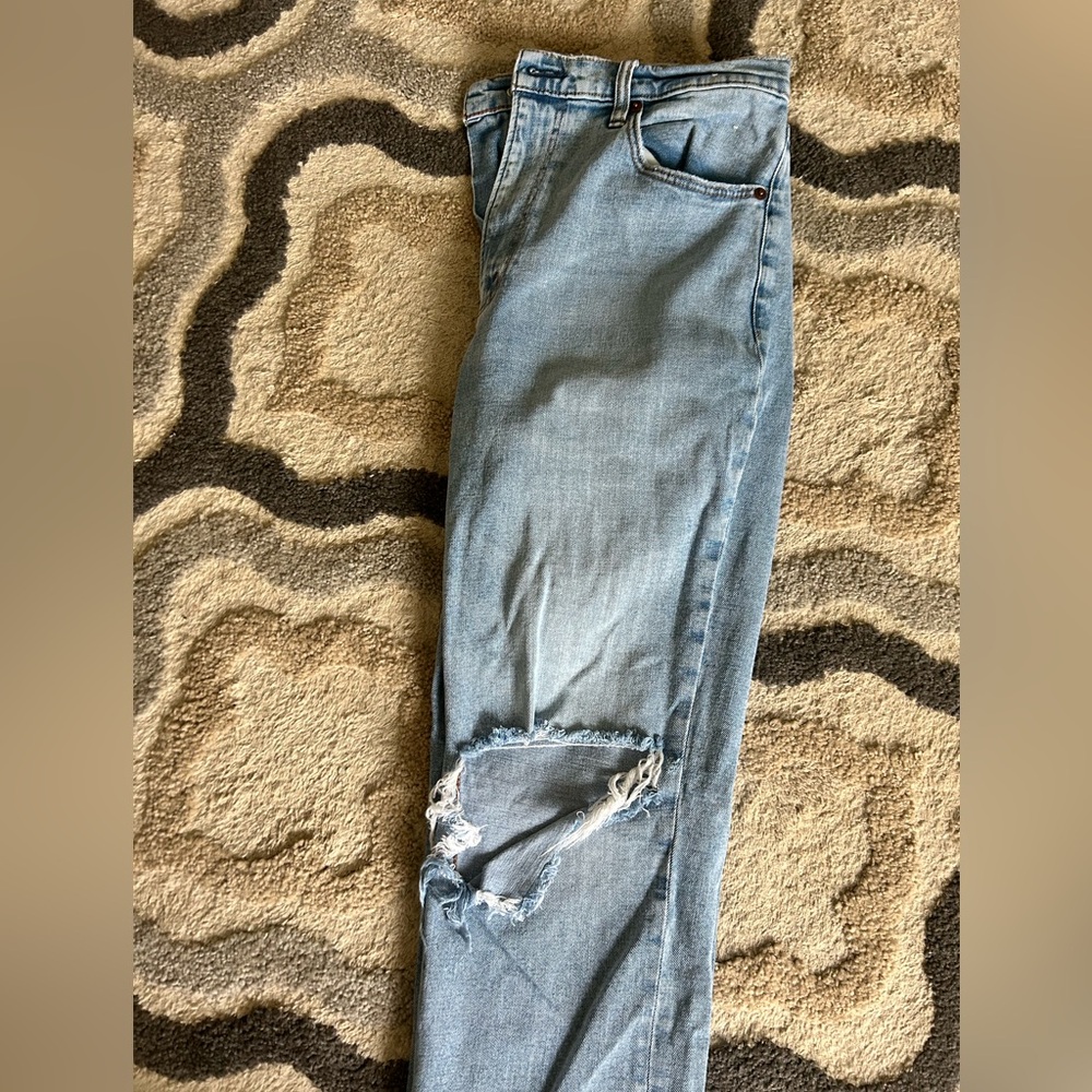 Abercrombie & Fitch Distressed jeans